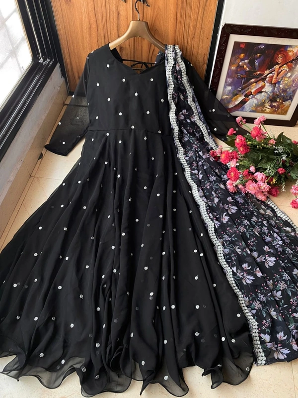 LC 686♥️ PRESENTING NEW DESIGNER  EMBROIDERED ANARKALI GOWN ♥️(am)