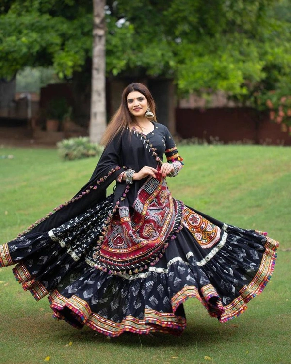 *❤️PRESERNTING NEW  STYLISH DESIGNER  DIGITAL PRINTED WORK LAHENGA CHOLI WITH DUPATTA 👍*(am)