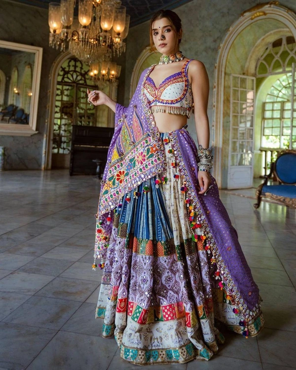LC 744❤️PRESENTING NEW DESIGNER PRINTED LAHENGA CHOLI❤️(am)