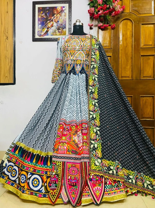 LC -493PRESENTING NEW DESIGNER NAVRATRI SPECIAL LAHENGA CHOLIFeaturing printed work lehenga choli in heavy Butter Silk . Quality is worth paying👌(am)