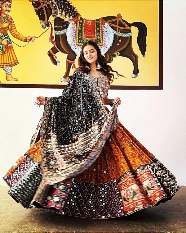 *LC 749*❤️PRESENTING NEW DESIGNER PRINTED LAHENGA CHOLI❤️(am)
