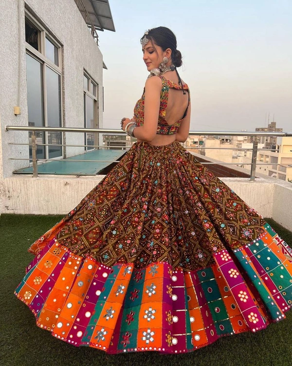 *LC 786*❤️PRESENTING NEW DESIGNER PRINTED LAHENGA CHOLI❤️(am)