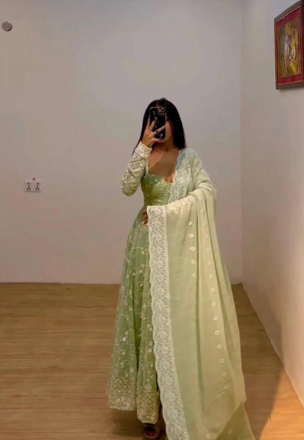 👉👗💥*Launching New Designer Party Wear Look Embroidery Siquence Work with Dupatta*💥👗(am)