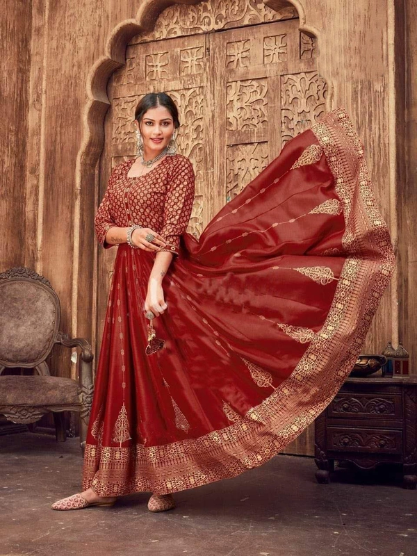 🎊*FABRIC: 14kg Rayon With Beautiful Foil Print With Beautiful 💃*(am) - Red, L-40