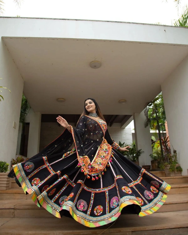 *LC 1049*❤️PRESENTING NEW DESIGNER PRINTED LAHENGA CHOLI❤️(am) - Black