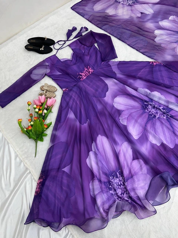 👉👗💥*Launching New Designer Party Wear Look Gown, and Dupatta in Fully 6.5 Meter Fully Arka Flair With Attached Pad*💥👗👌(am) - Violet