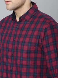 Men's Slim Fit Checked Slim Collar Casual Shirt - Red, M